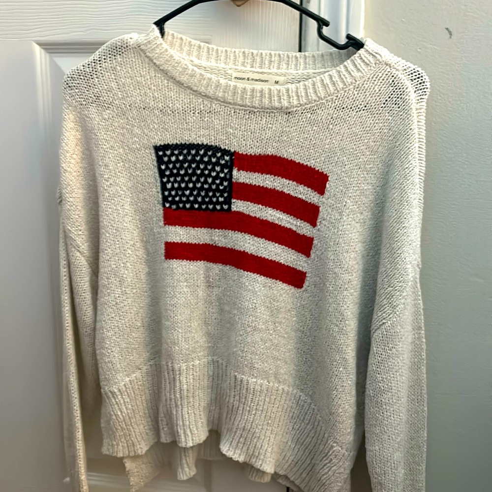 moon and Madison sweater size women’s medium